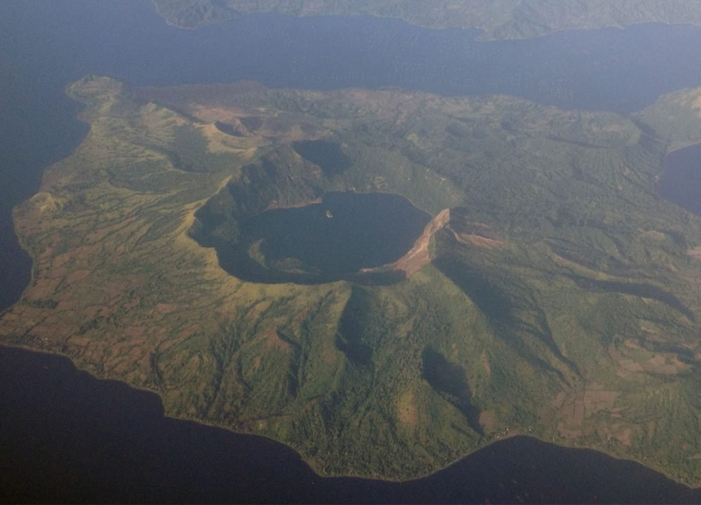 ISLA NG TAAL